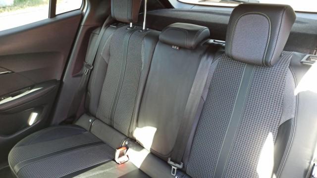 Peugeot 2008 image 2