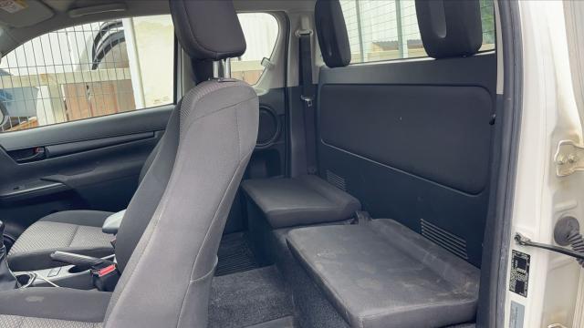 Toyota Hilux image 4