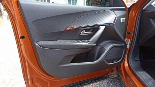 Peugeot 2008 image 2