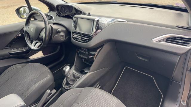 Peugeot 208 image 1