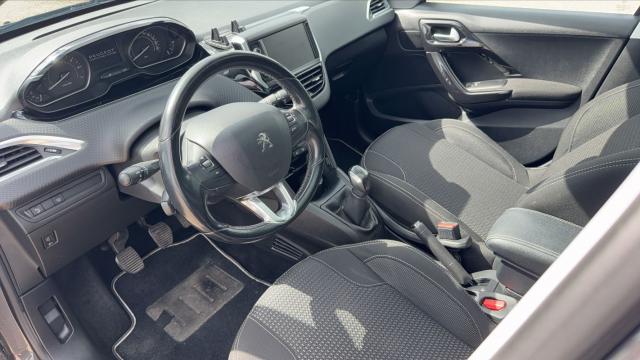 Peugeot 208 image 9
