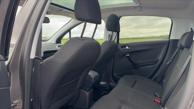 Peugeot 208 image 8