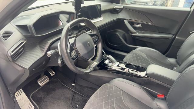 Peugeot 2008 image 2