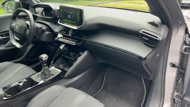 Peugeot 208 image 1