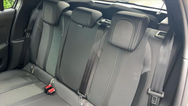 Peugeot 208 image 5