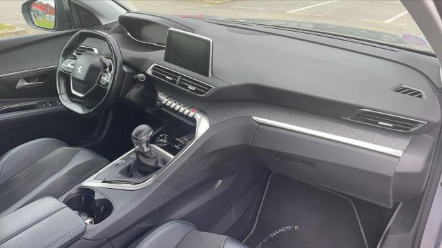 Peugeot 3008 image 2