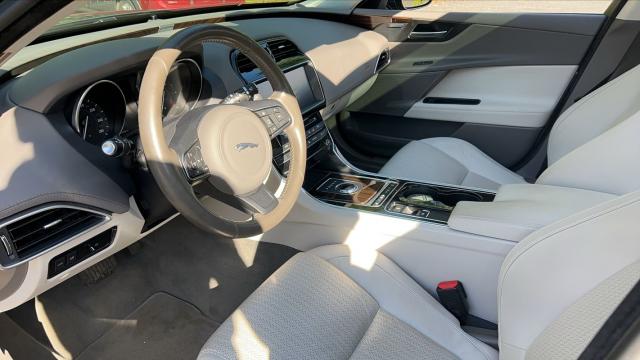 Jaguar Xe image 5