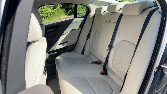 Jaguar Xe image 8