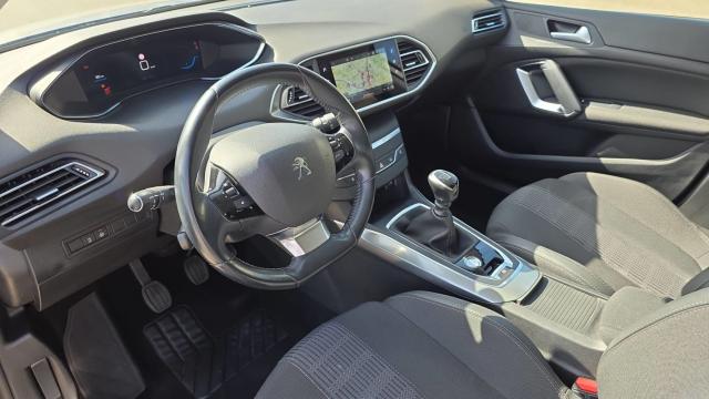 Peugeot 308 image 2