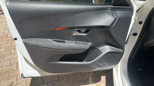 Peugeot 208 image 1