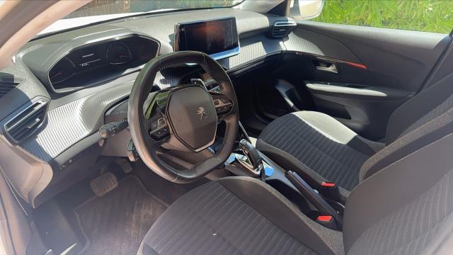 Peugeot 208 image 9