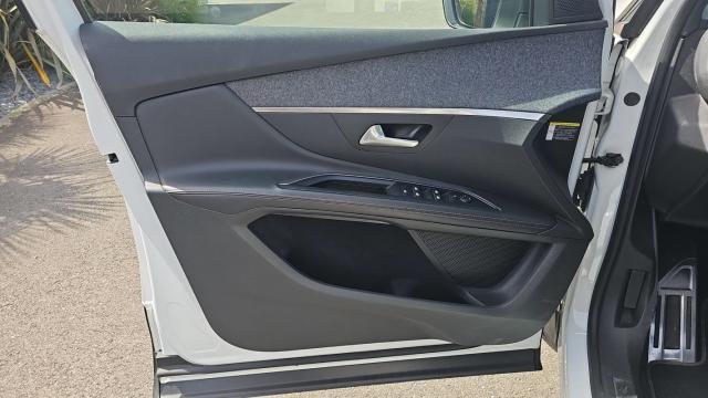 Peugeot 5008 image 2