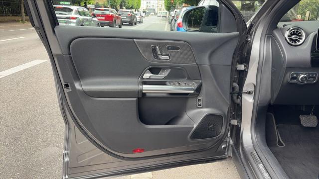 Mercedes Benz Gla image 1