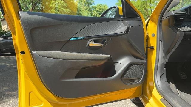 Peugeot 208 image 2