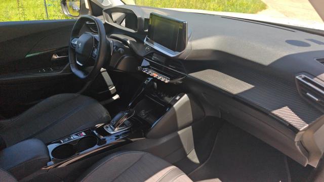 Peugeot 2008 image 2