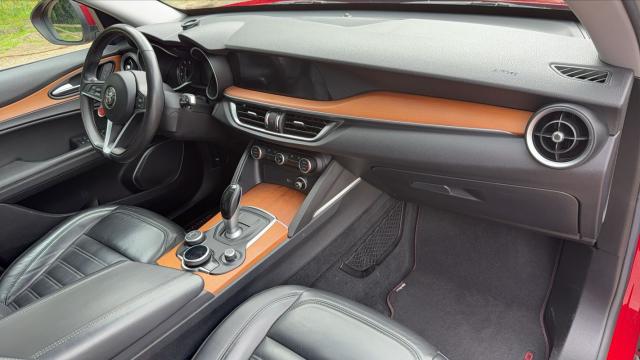 Alfa Romeo Stelvio image 6