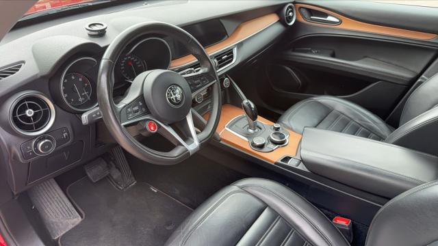 Alfa Romeo Stelvio image 8