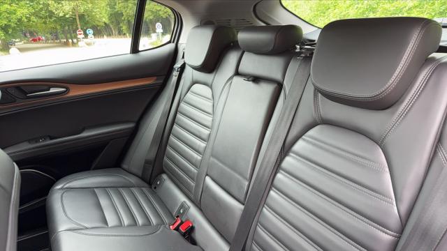Alfa Romeo Stelvio image 7