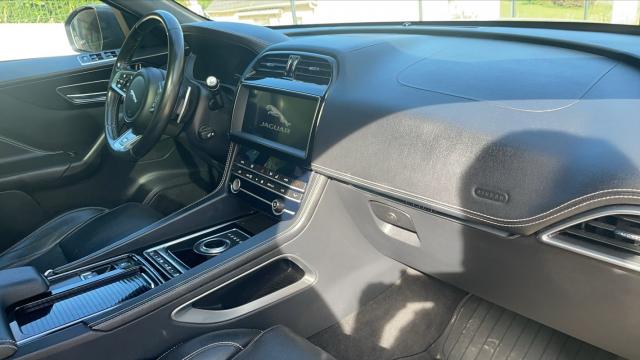 Jaguar F-Pace image 9