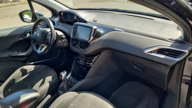 Peugeot 208 image 8