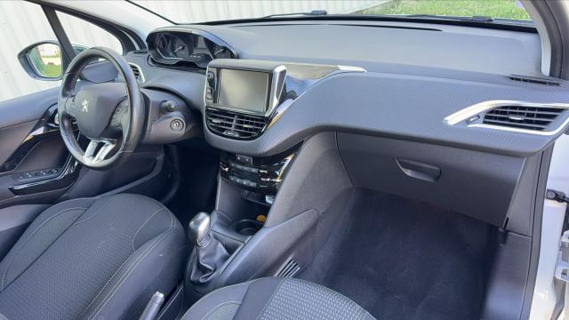 Peugeot 208 image 5
