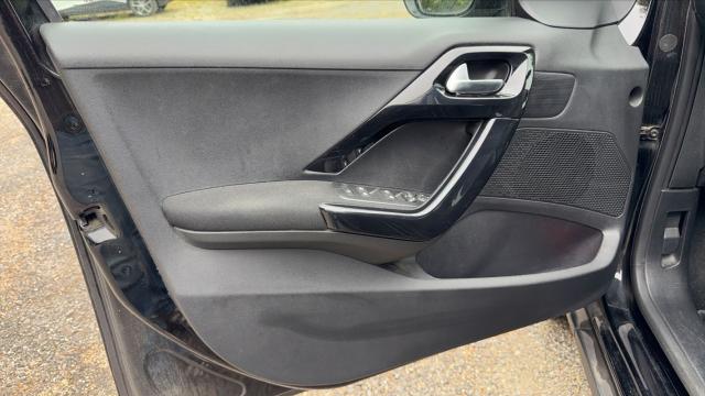 Peugeot 2008 image 9
