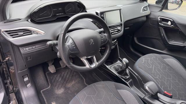 Peugeot 2008 image 2