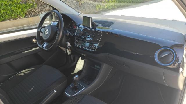Volkswagen Up! image 9