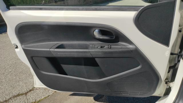 Volkswagen Up! image 6