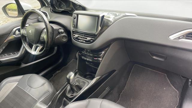 Peugeot 2008 image 2