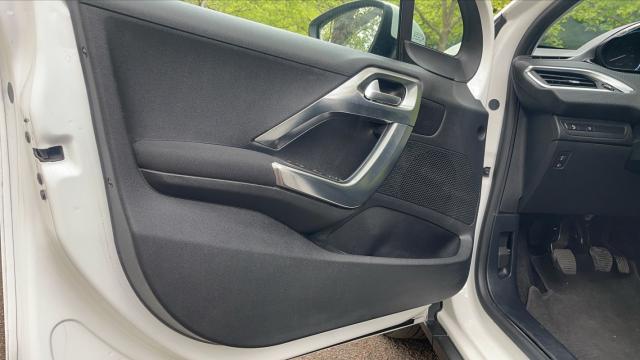 Peugeot 2008 image 5