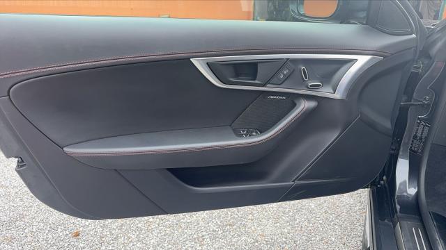 Jaguar F-Type image 2