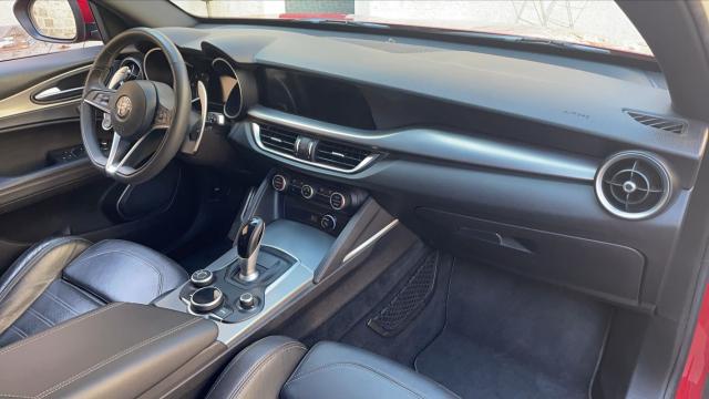 Alfa Romeo Stelvio image 2