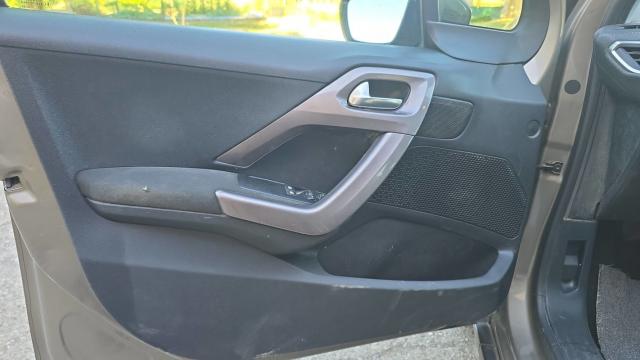 Peugeot 2008 image 8