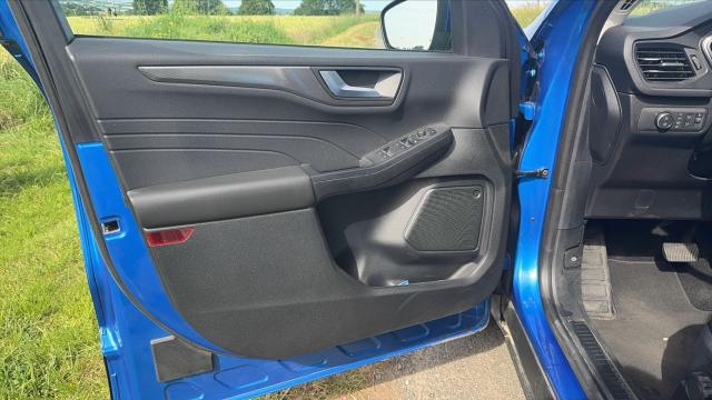 Ford Kuga image 8
