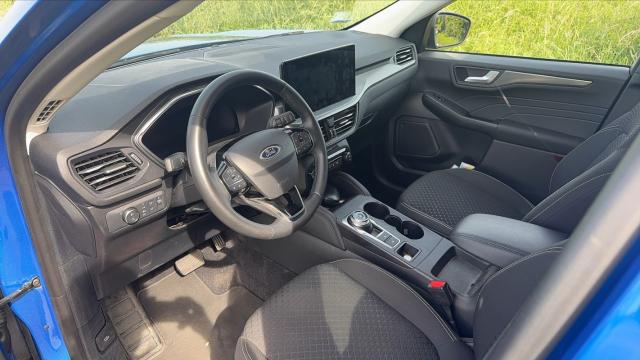 Ford Kuga image 9