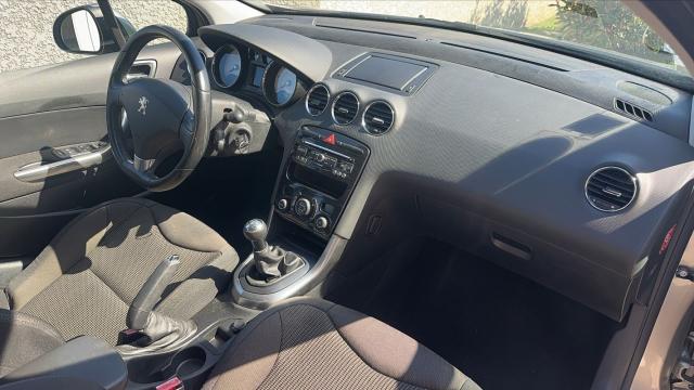 Peugeot 308 image 2