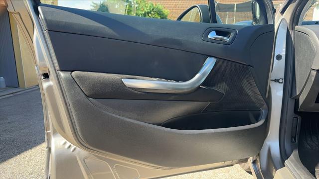 Peugeot 308 image 9