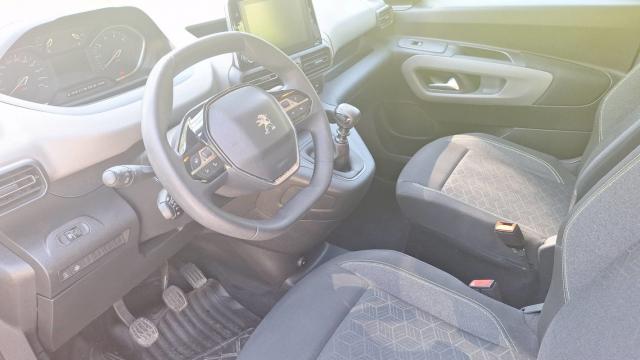 Peugeot Rifter image 9