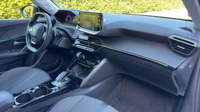 Peugeot 2008 image 2