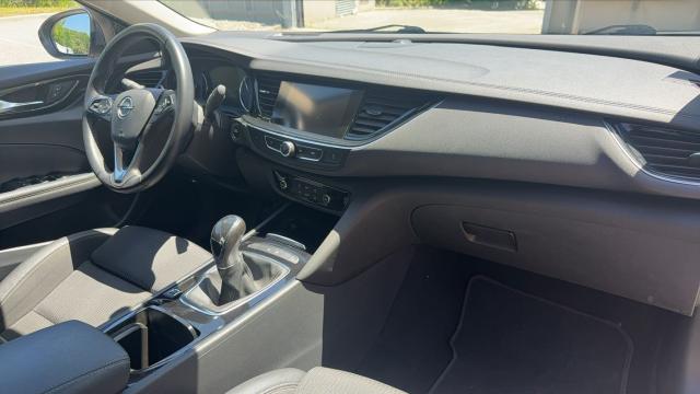 Opel Insignia Sports Tourer image 8