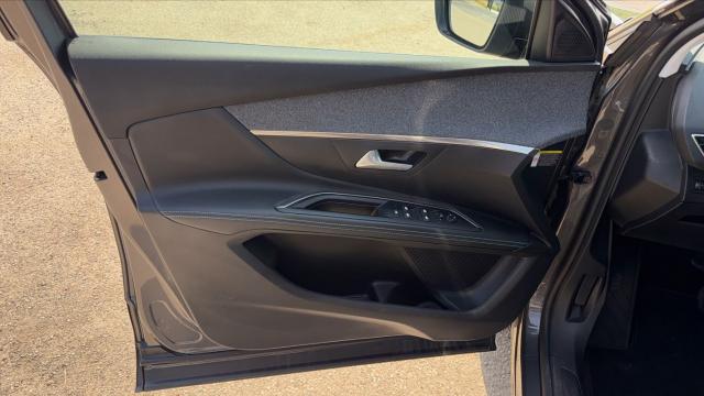 Peugeot 5008 image 1