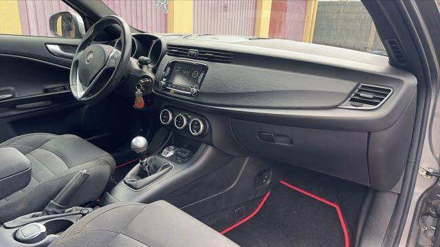 Alfa Romeo Giulietta image 7