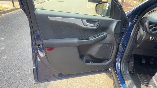 Ford Kuga image 5