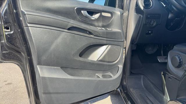 Mercedes Benz Vito image 2