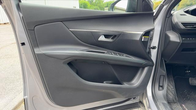 Peugeot 5008 image 2