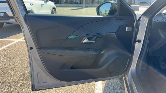 Peugeot 208 image 7