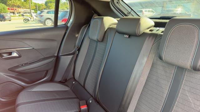 Peugeot 208 image 8
