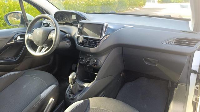 Peugeot 208 image 4