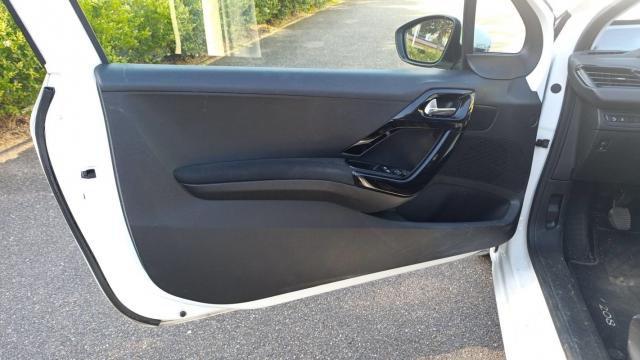 Peugeot 208 image 3
